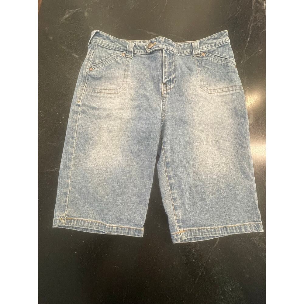 Bill Blass Jean Shorts, light wash Bermudas size 10
